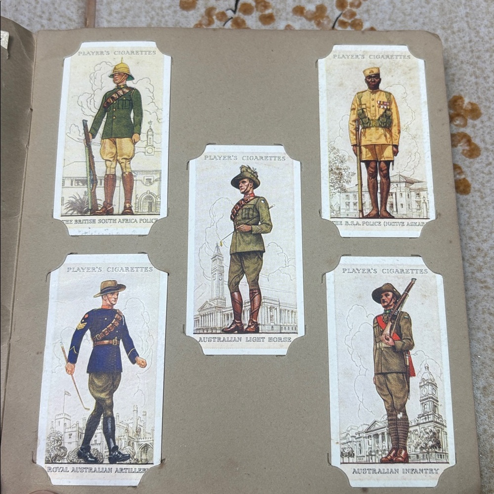 Vintage Wills’s Cigarette Card Album – Military Uniforms Overseas (1930s) - Picture 5 of 7
